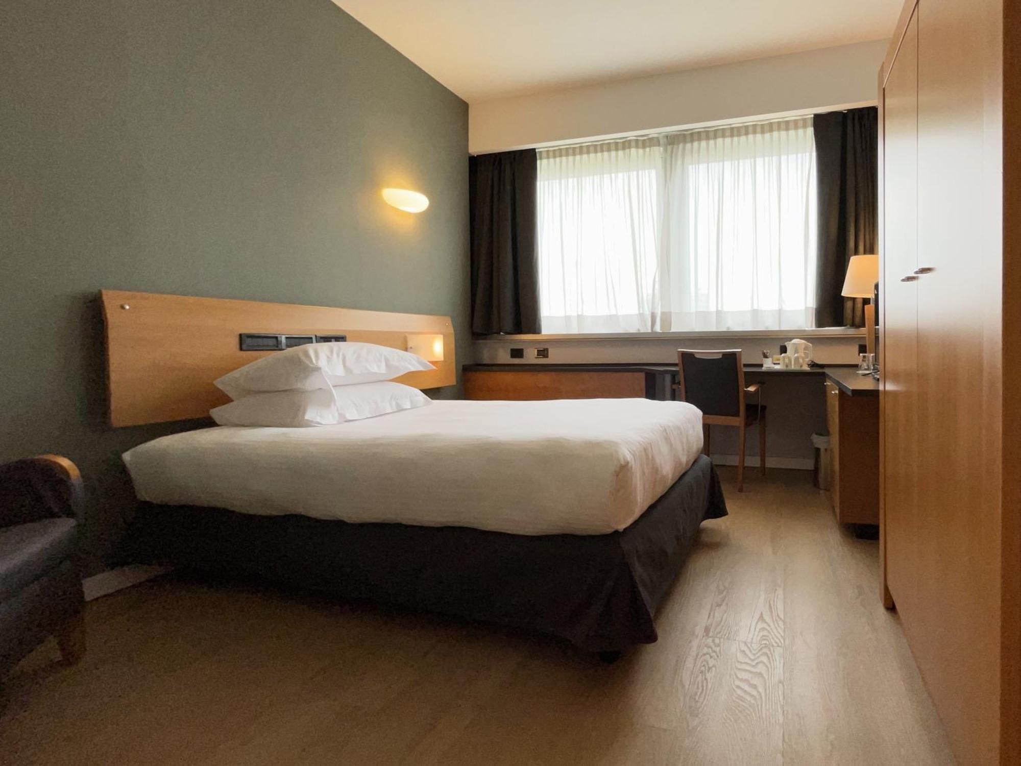 Crowne Plaza Milan Linate By Ihg San Donato Milanese Exterior foto